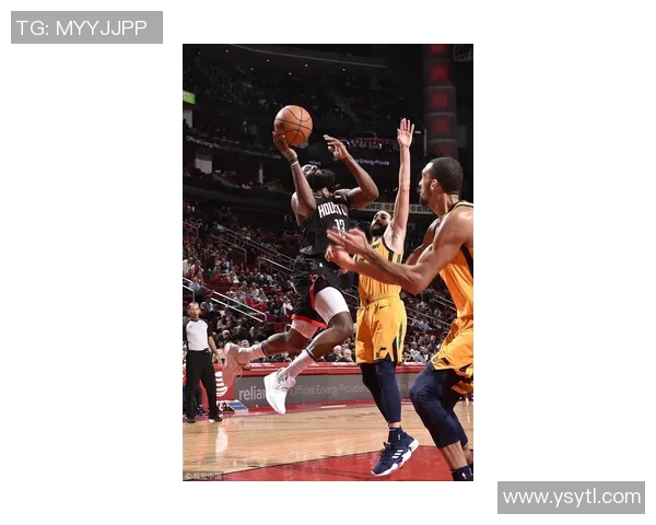 火箭队与爵士队激战正酣12月18日精彩对决引发球迷热议